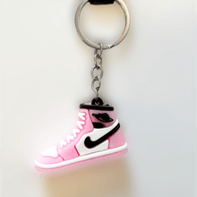 Load image into Gallery viewer, Key ring Shoes